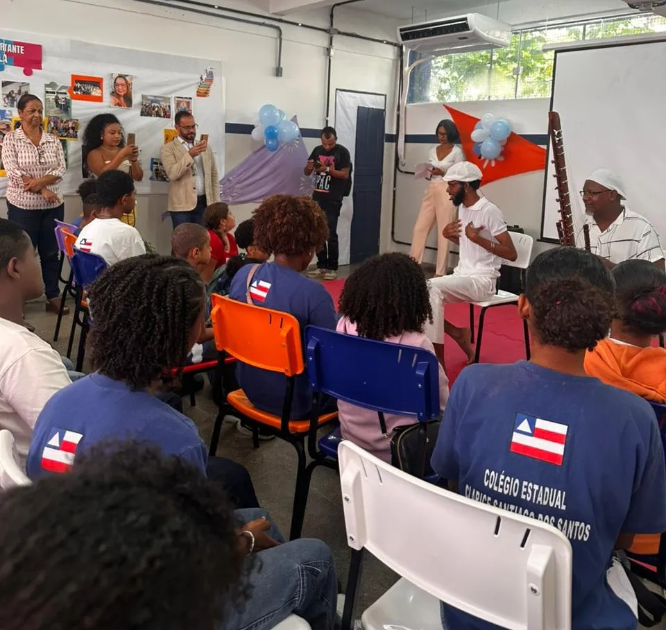 Debate antirracista em colégio estadual de Salvador envolve música e contação de histórias