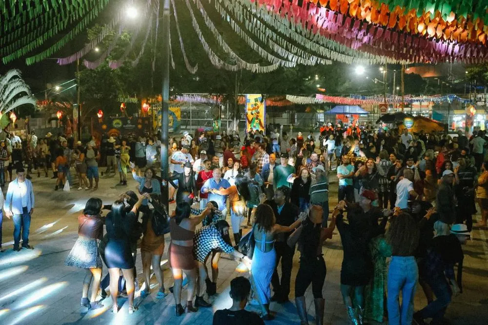 Vila de Santo Antônio consolida sucesso em segunda noite de São João 2026 em Alagoinhas