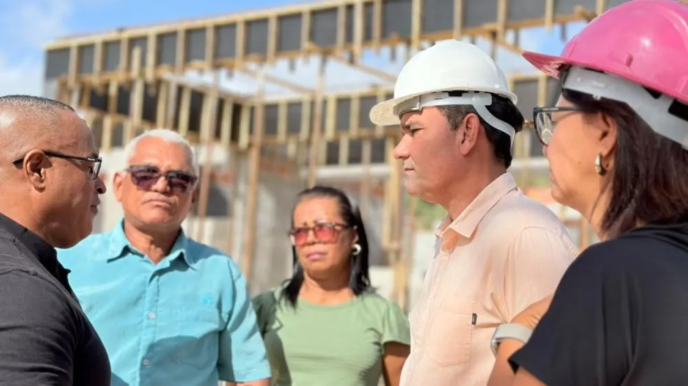 Gustavo Carmo visita obra do CAPS III e reforça compromisso com a saúde mental em Alagoinhas