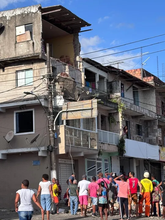 Queda de marquise em São Francisco do Conde deixa uma vítima fatal e reforça alerta em Alagoinhas