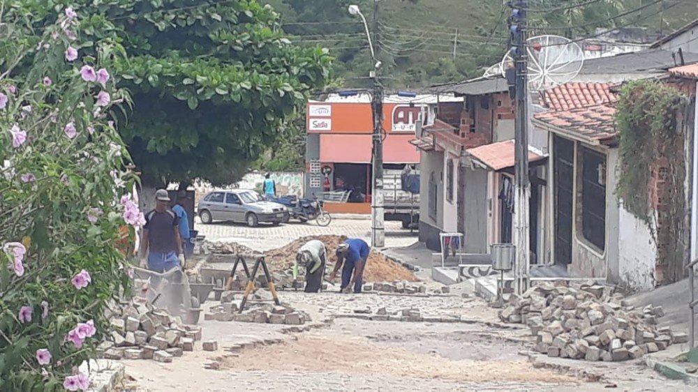 Recuperação do calçamento da Rua das Flores - Aramari