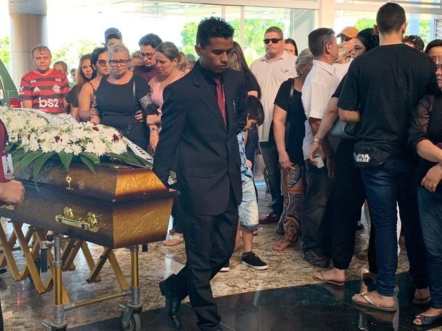 ‘Apaixonado pelo Flamengo’, diz mãe de torcedor que infartou e morreu no gol da virada sobre o River
