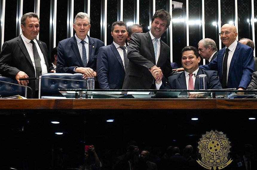Plenário do Senado aprova novas regras para revalidação de diploma médico