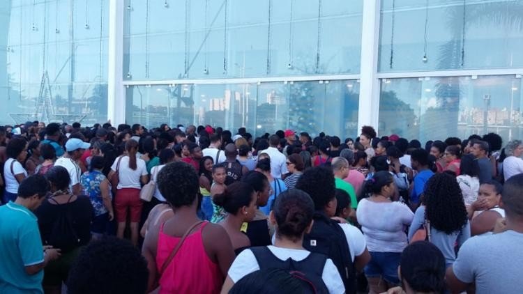 Baianos acordam cedo para aproveitar ofertas da Black Friday