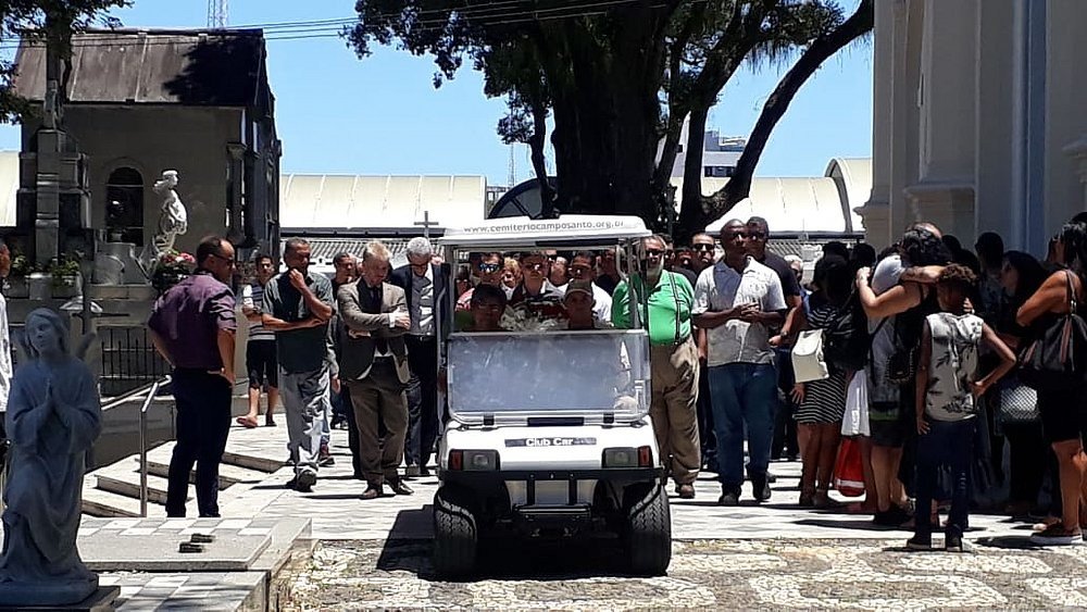 'Foi um ato covarde', diz filho de aposentado da Petrobras morto em assalto na Barra