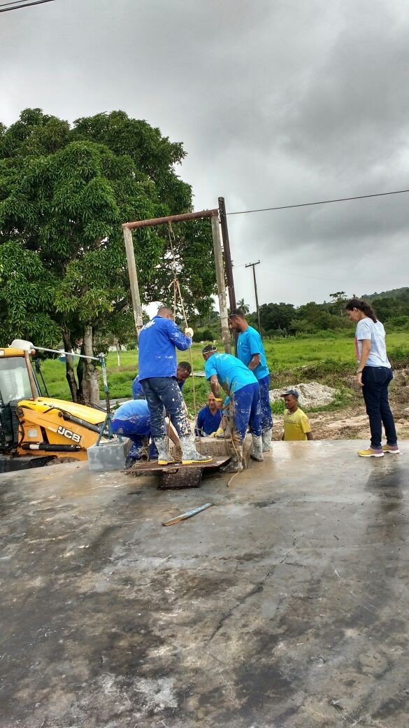 Manutenção na rede elétrica e limpeza do reservatório do Sobocó envolveram 25 pessoas e 12 horas de trabalho árduo