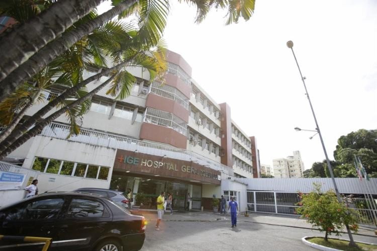 Três adultos e uma criança são mortos a tiros na Juracy Magalhães