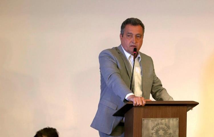 Em lançamento de revista, Rui destaca nível de investimento da Bahia