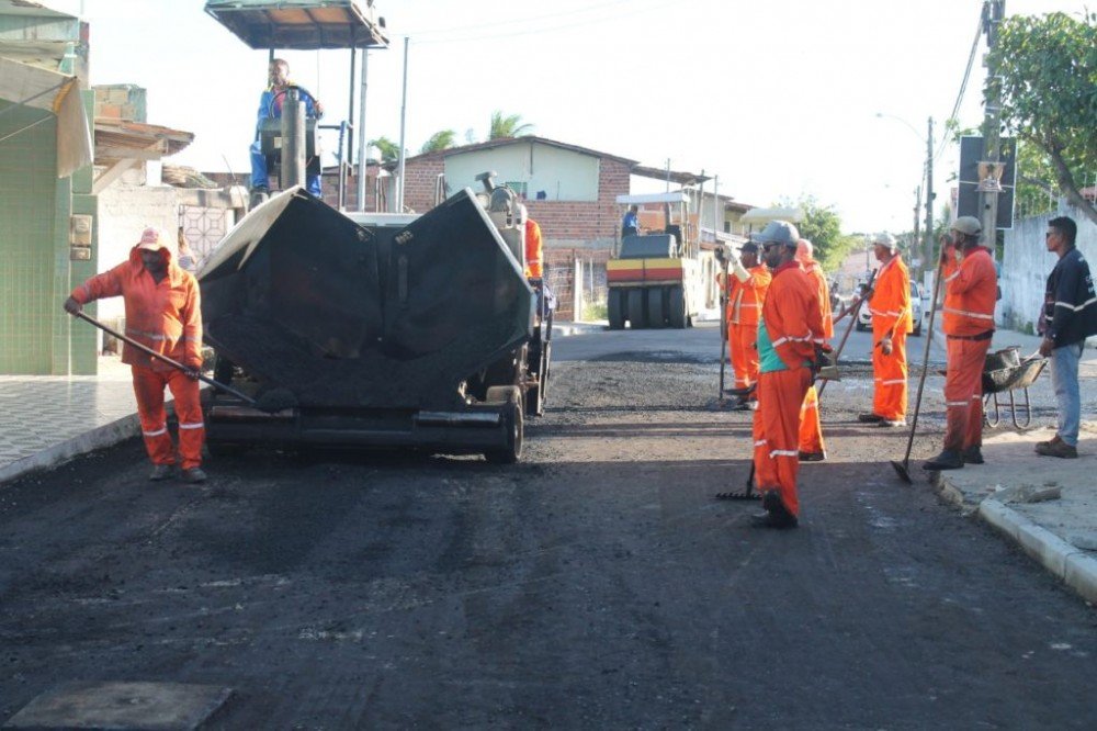 Mais asfalto: Prefeitura inicia obras de pavimentação na 8 de Dezembro