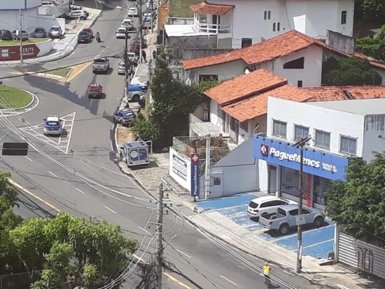 Corpo de mulher é encontrado dentro de imóvel no Caminho das Árvores