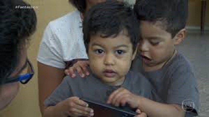 Gêmeos que fizeram transplante de coração se reencontram