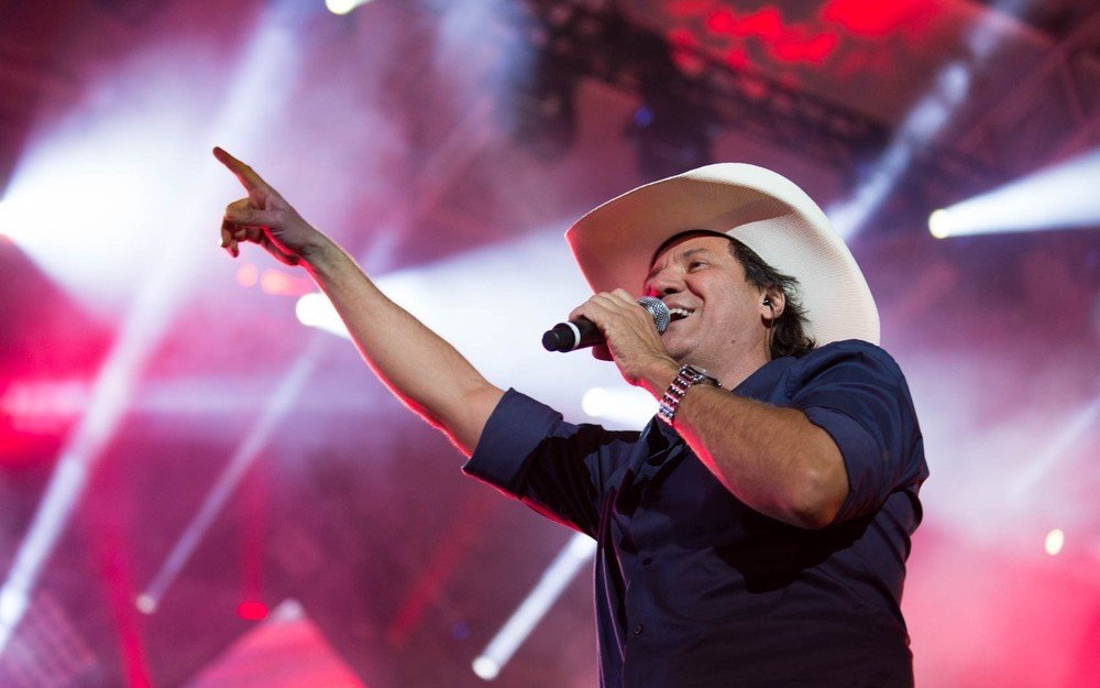 Cantor Juliano Cezar passa mal durante show no Paraná e morre