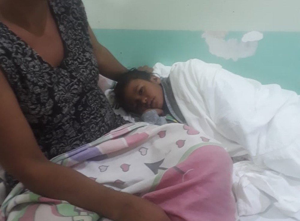 Menina de 4 anos é achada com vida após se perder e ficar 5 dias na mata