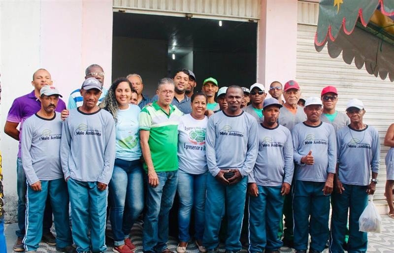 Aramari: Garis se sentem valorizados com entrega de fardamento