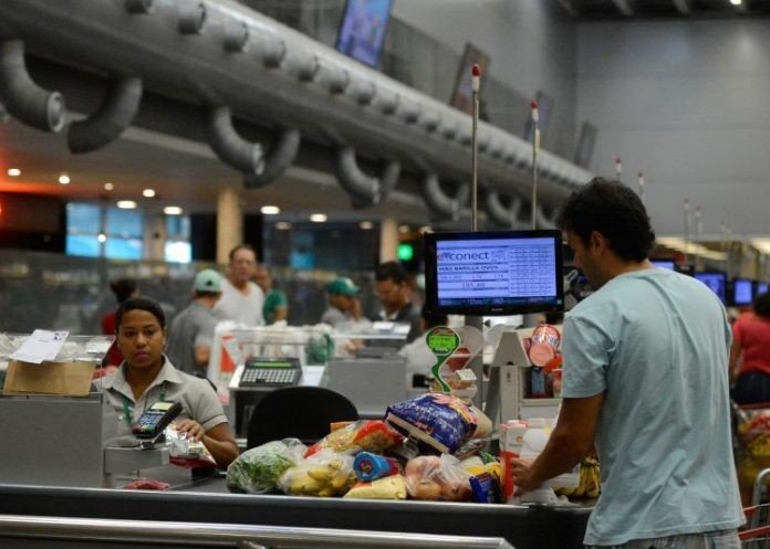 Empresa de RH tem 10 vagas para operadora de caixa em Alagoinhas
