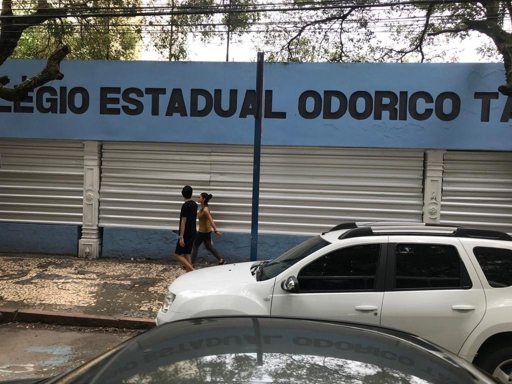 Deputados votam e autorizam venda do Colégio Odorico Tavares, em Salvador
