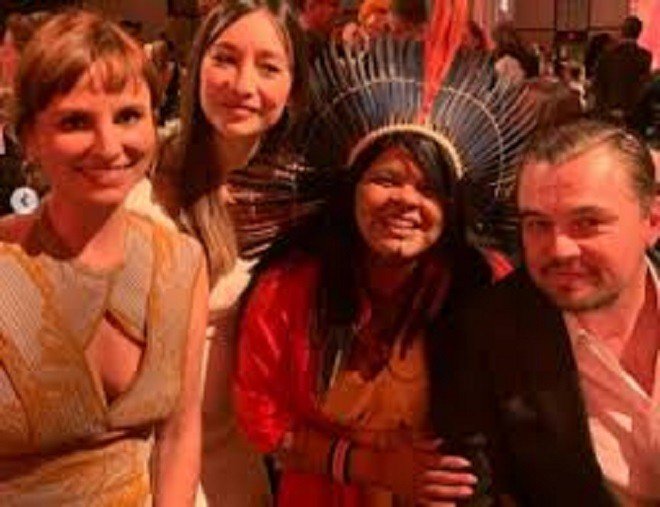 Pré-Oscar, Petra Costa e Sonia Guajajara encontram com DiCaprio e Brad Pitt