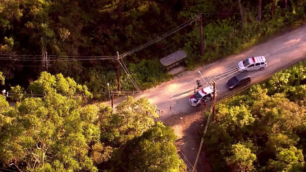 Polícia prende filha de casal que morreu carbonizado dentro de carro