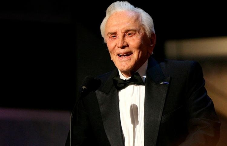Lenda do cinema Kirk Douglas morre aos 103 anos
