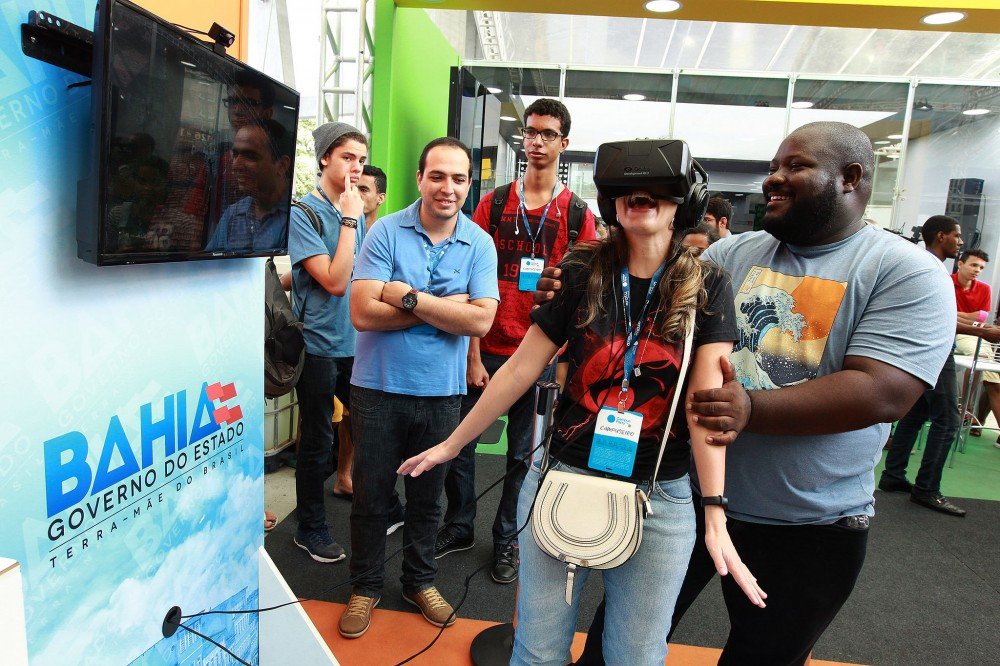 Oficinas e desafios promovem divertidas trocas de conhecimento na Campus Party Bahia