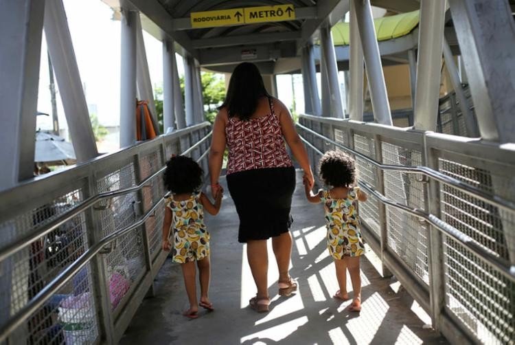 Segurança acusado de ato racista contra gêmeas prestará depoimento