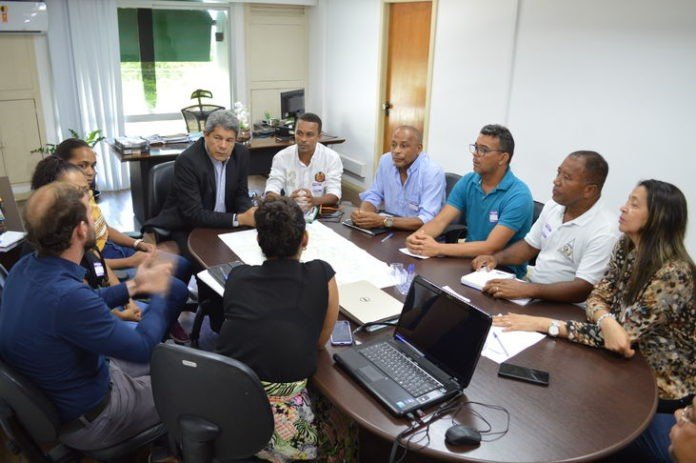 A comunidade de Sussuarana comemora construção de escola