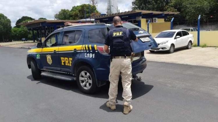 Suspeito de homicídio é preso em abordagem na BR-101