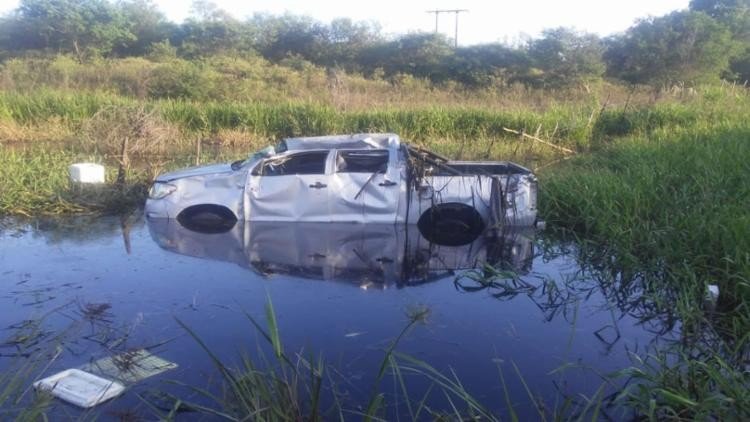 Coronel da PM morre após picape capotar na BR-116