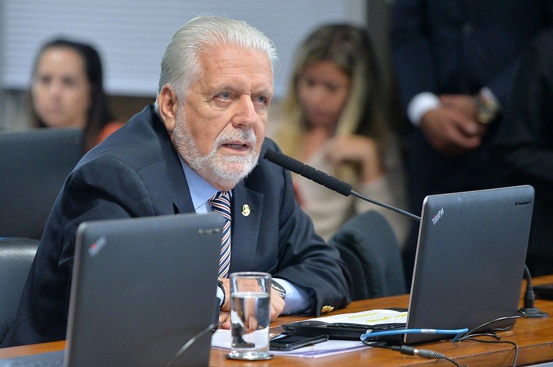 Jaques Wagner quer ouvir Onyx sobre fila do Bolsa Família