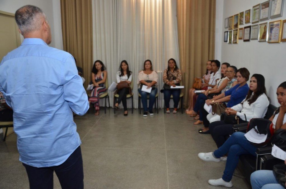 Prefeito Joaquim Neto dá posse a 16 novos servidores da Saúde e Assistência Social