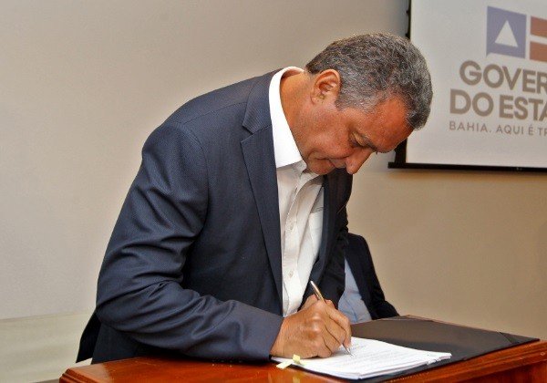 Rui assina decreto de R$ 15 milhões para projetos culturais