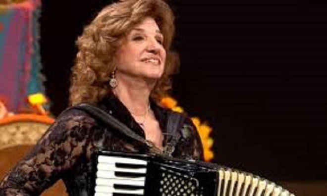 Morre cantora Adelaide Chiozzo, que deu voz a 'Beijinho doce'