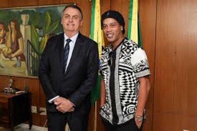 Ronaldinho Gaúcho é detido no Paraguai com passaporte falso