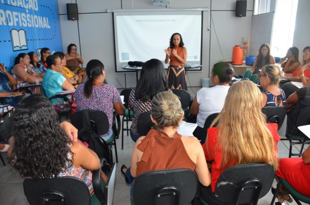 Prefeito Joaquim Neto segue investindo no aperfeiçoamento da rede municipal