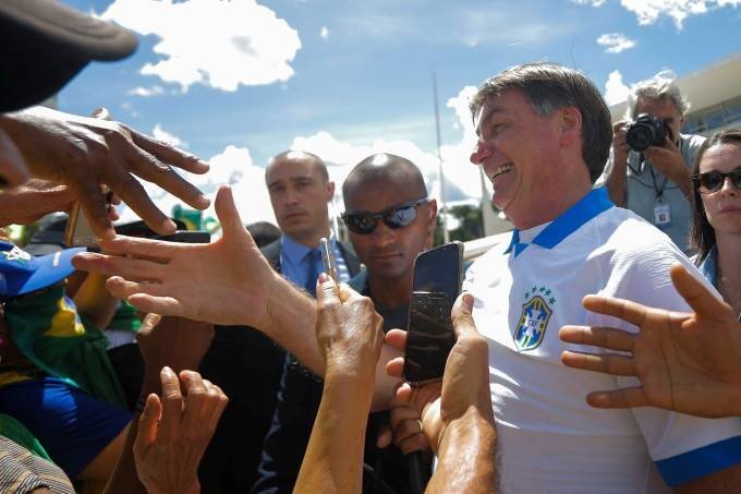 Da saúde pública à política: aumenta a pressão sobre Bolsonaro