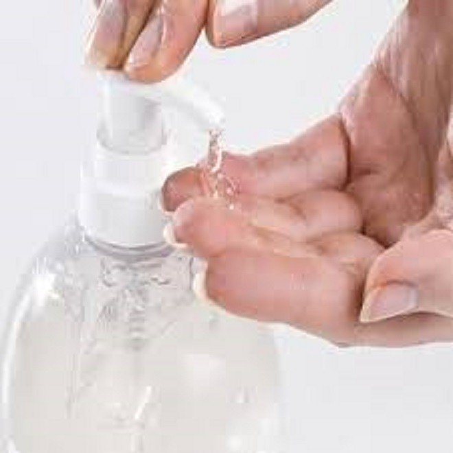 Dona de farmácia é presa no Ceará por subir preço de álcool gel