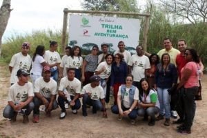 Alunos com necessidades especiais da rede municipal fazem trilha ecológica em fábrica da Itaipava