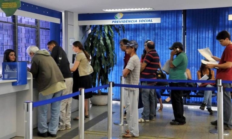 Governo suspende por 120 dias bloqueio de pagamento de benefícios