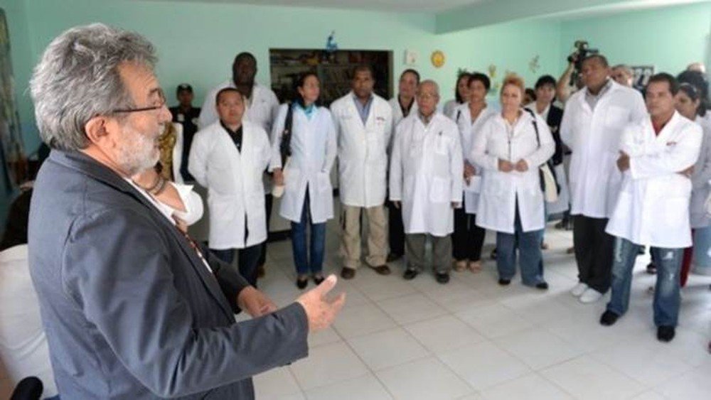 Coronavírus: 'Ansiosos para ajudar', médicos cubanos ainda aguardam convocação