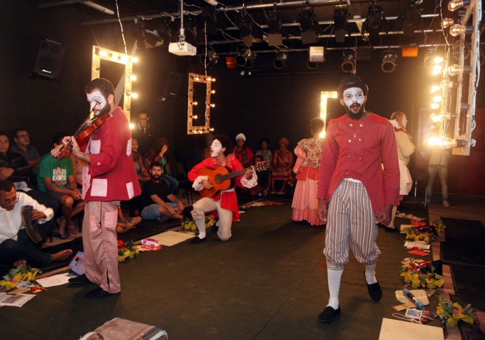 Festival de Teatro de Alagoinhas estréia na Praça do Céu com sala lotada
