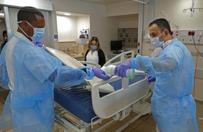 “Estamos aqui por vocês. Fiquem em casa por nós”, dizem profissionais em meio à pandemia