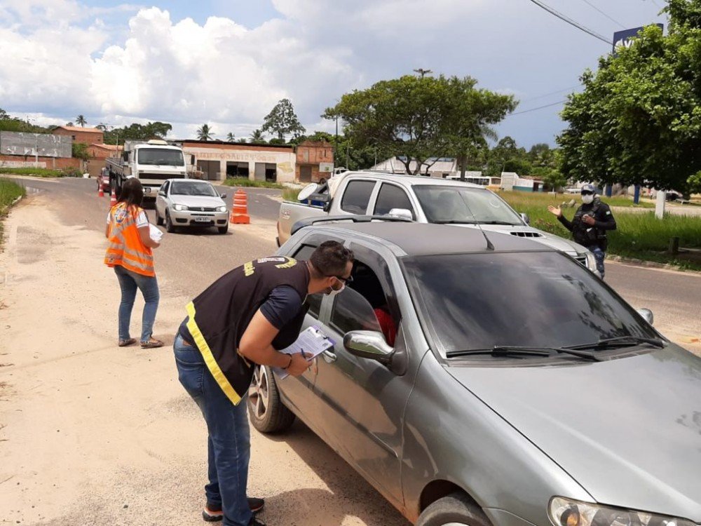 Barreiras sanitárias são instaladas em diversos pontos chaves da cidade