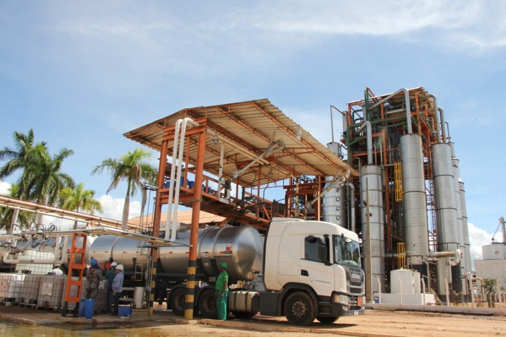 Doação de usinas baianas vai gerar 260 mil litros de álcool 70% para sistema público de saúde