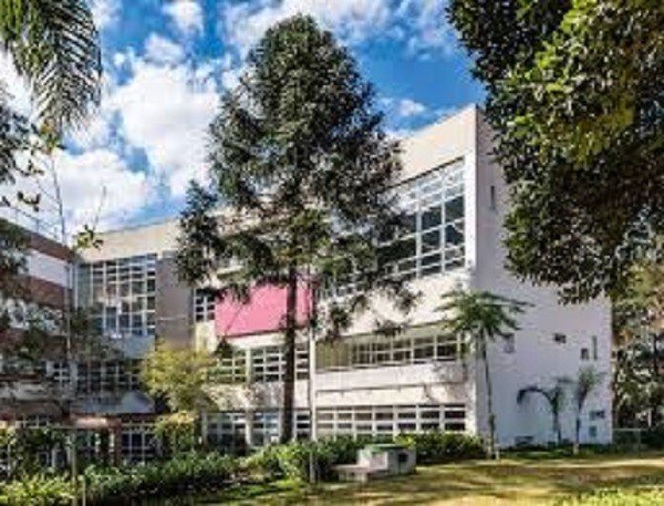 Covid-19: idosos que vivem em comunidades do Rio podem ir para hotéis