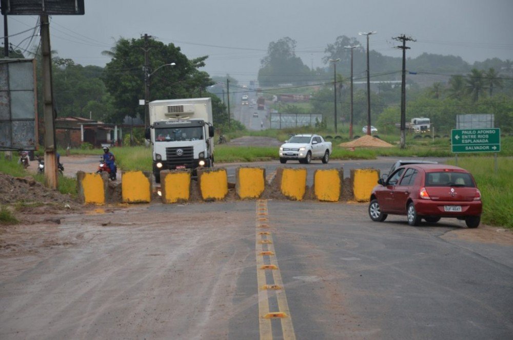 Prefeitura realiza bloqueios nas entradas da cidade