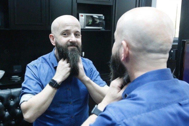 Pandemia: médicos aconselham homens a tirar barba