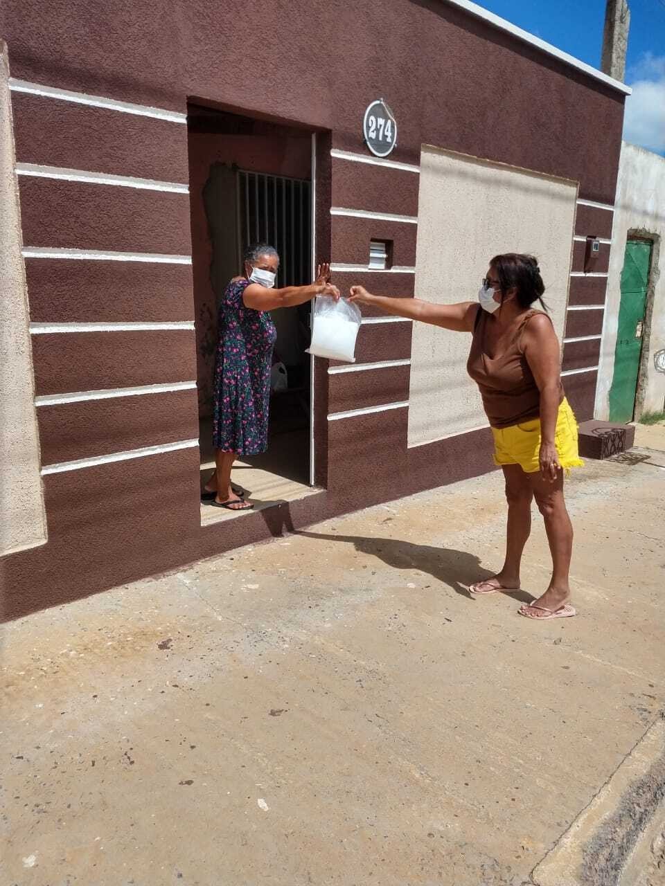 Com apoio da Prefeitura, costureiras de Irecê produzem máscaras para distribuição gratuita