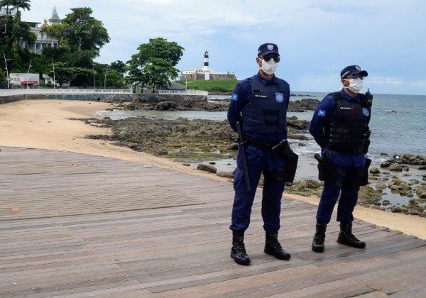 Suspensões de comércio, praias e clubes prorrogadas por 15 dias