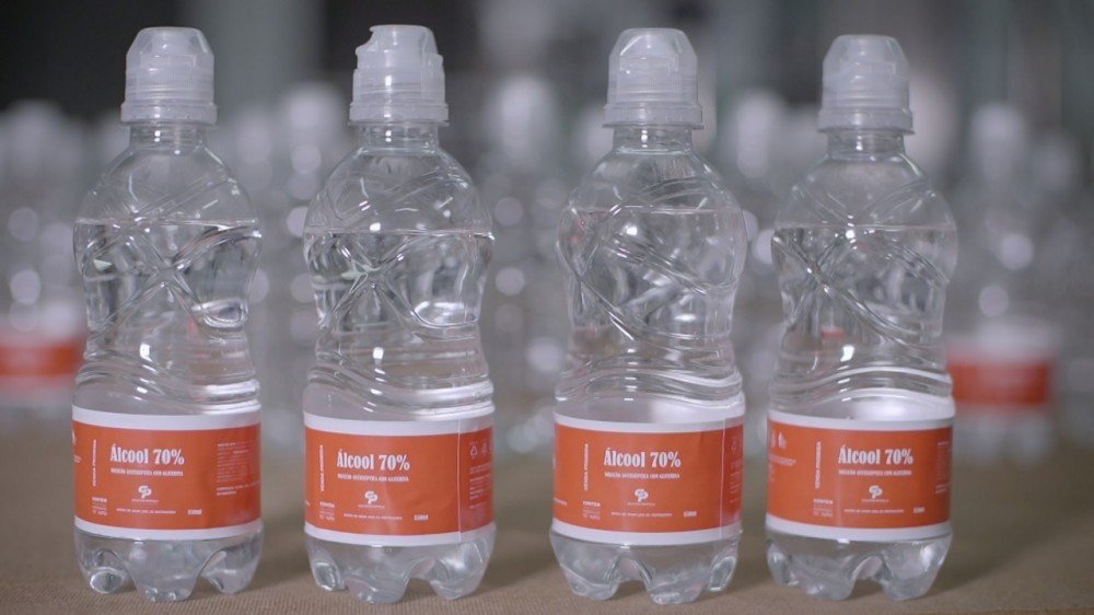 Grupo Petrópolis produz álcool 70% para doação na Bahia