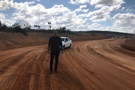 Prefeito visita obras de construção do acesso à PKG Brasil